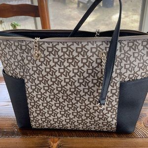 A DKNY tote purse